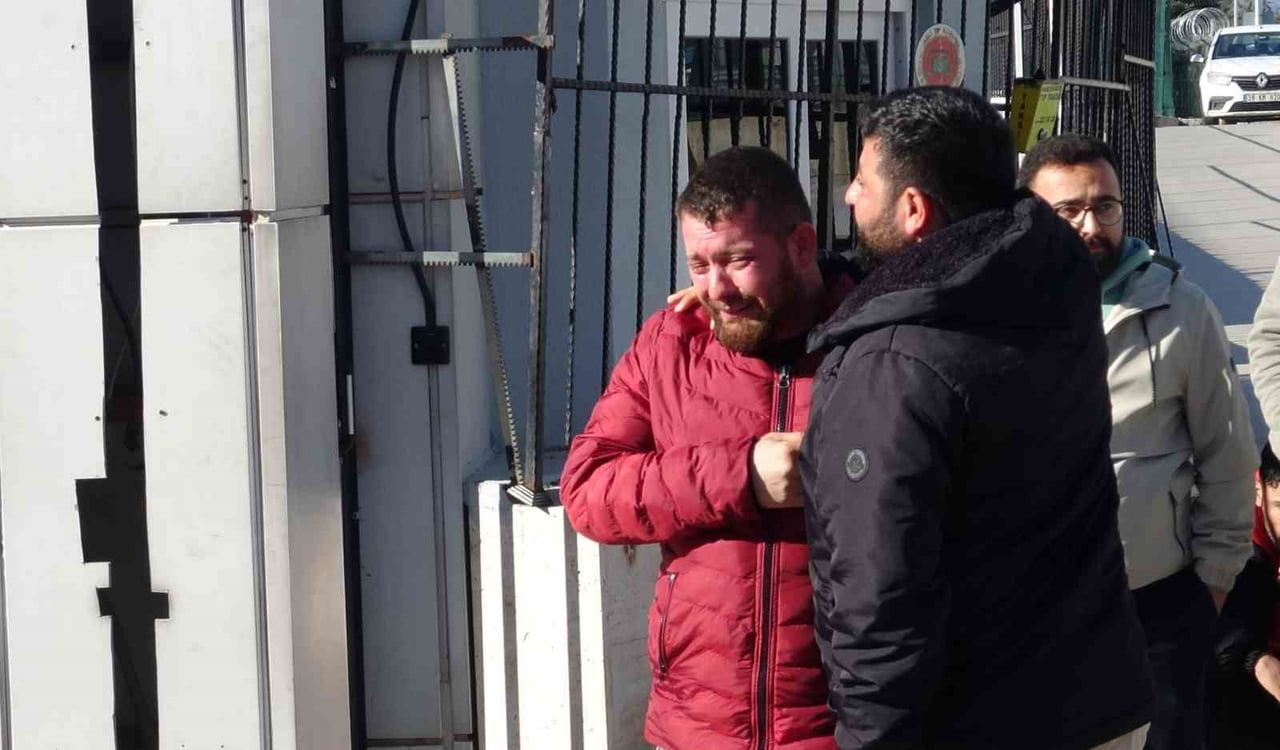 ANTALYA'DA ARKADAŞINDAN ALDIĞI MOTOSİKLETLE SEYİR HALİNDEKİ GENÇ GEÇİRDİĞİ TRAFİK KAZASI SONRASI...