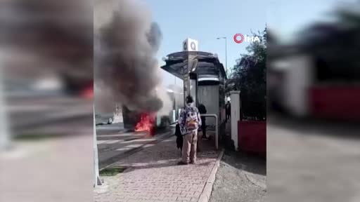 Antalya'da seyir halindeki halk otobüsü alevlere teslim oldu
