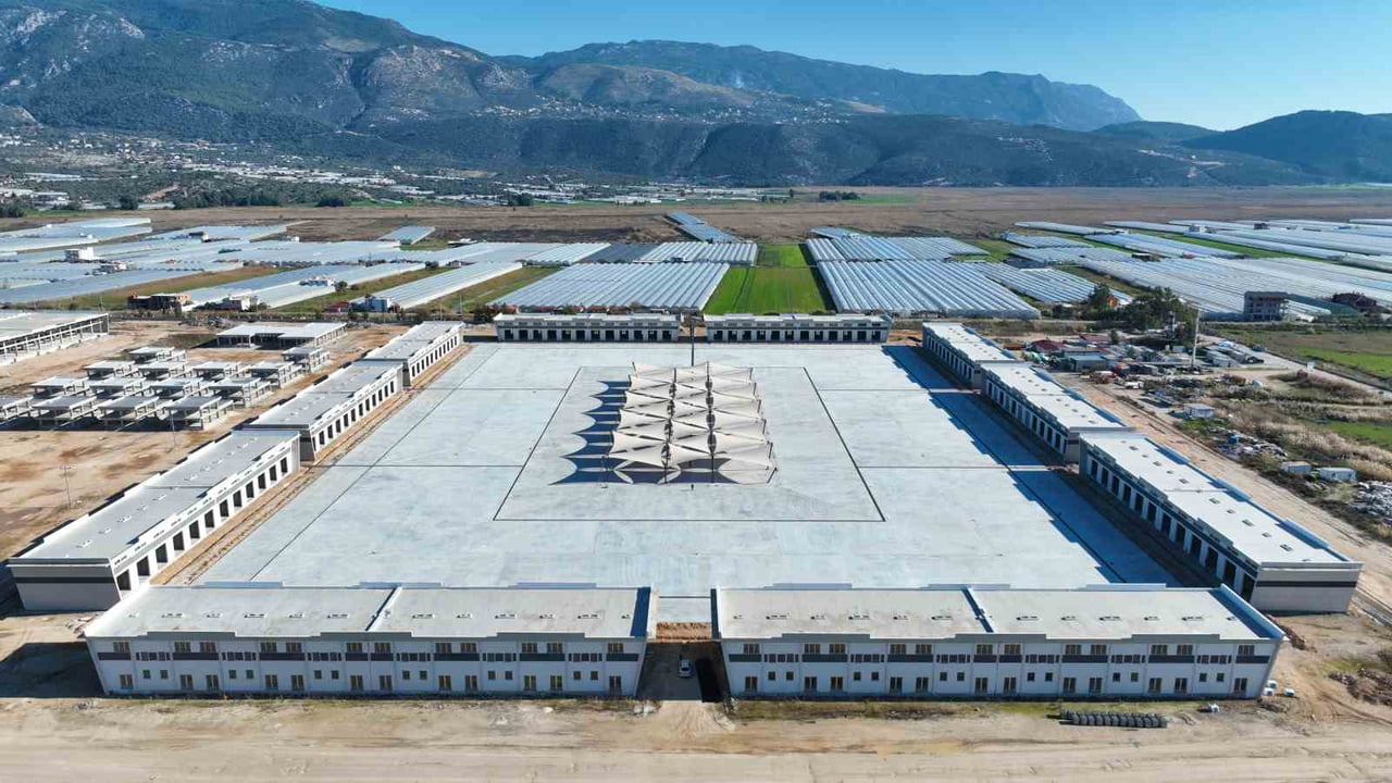 ANTALYA BÜYÜKŞEHİR BELEDİYESİ TARAFINDAN KAŞ İLÇESİNDE YAPIMI SÜRDÜRÜLEN KINIK TOPTANCI HAL...