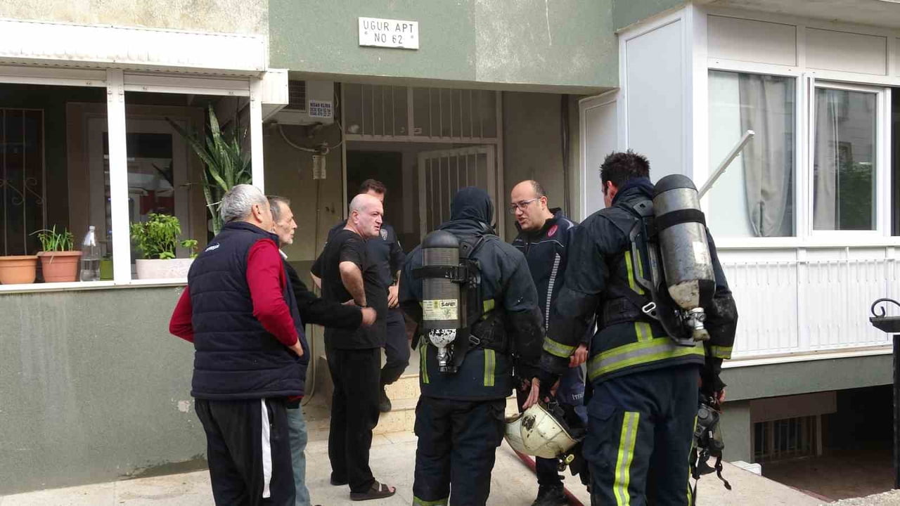 ANTALYA’DA BİR DAİRENİN ARDİYE OLARAK KULLANILAN BÖLÜMÜNDE ÇIKAN YANGIN EVSAHİBİ VE APARTMAN...