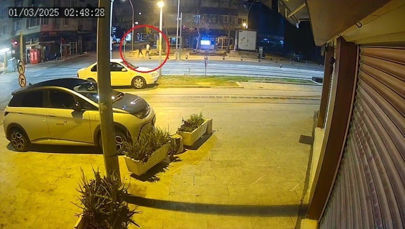 ANTALYA’DA KENDİSİNDEN SİGARA İSTEYEN DÖRT GENÇ TARAFINDAN DARP EDİLİP ÇANTASI GASP EDİLEN VE ÜÇ...