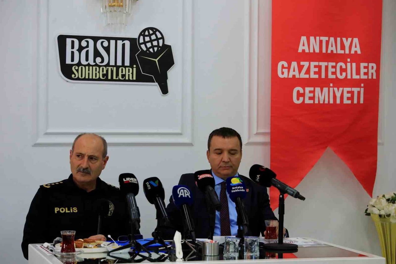 ANTALYA EMNİYET MÜDÜRÜ DR. SABİT AKIN ZAİMOĞLU ANTALYA GAZETECİLER CEMİYETİNİ OCAK AYI BASIN...