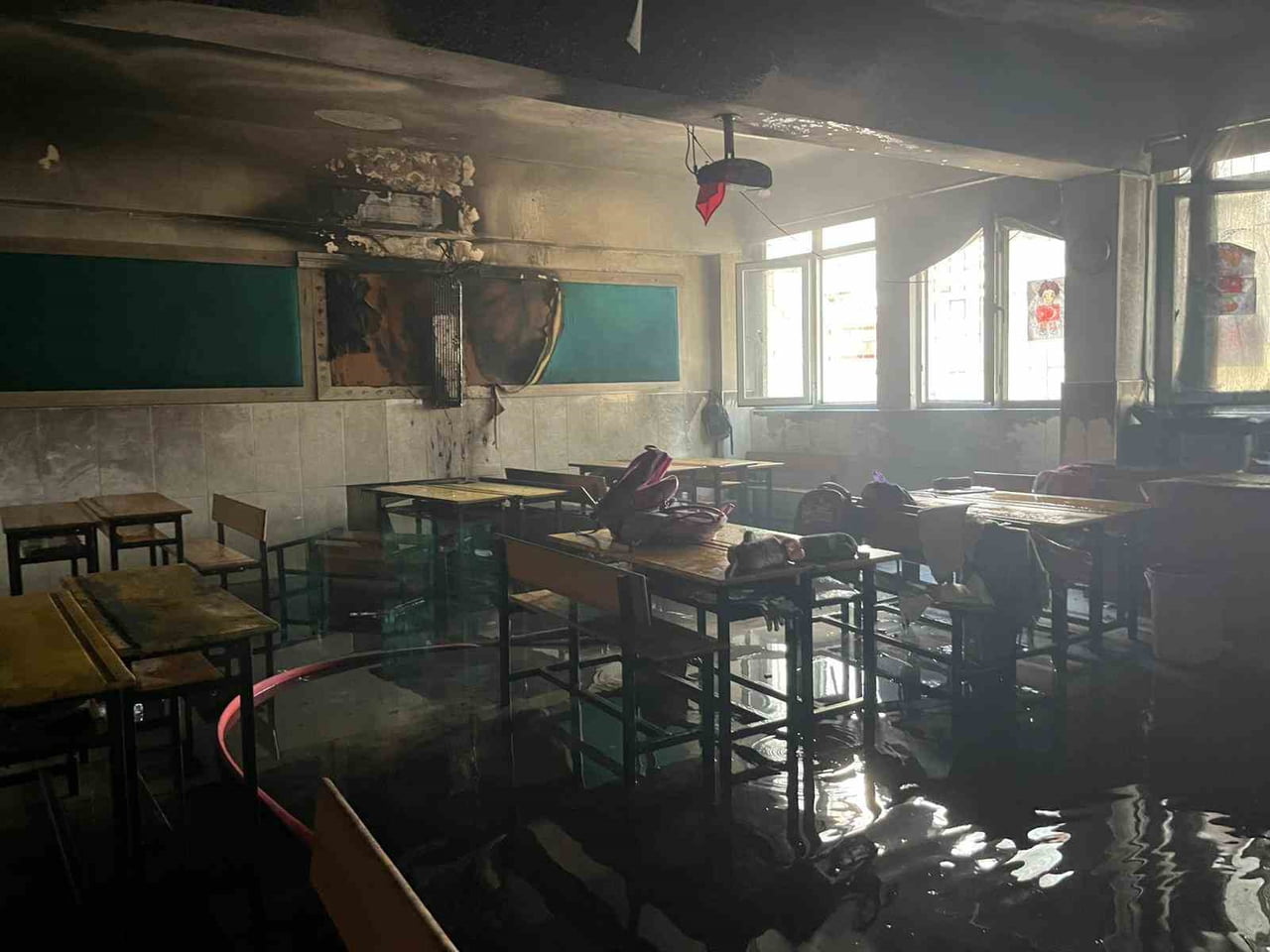 ANTALYA’NIN ALANYA İLÇESİNDE BİR İLKOKULDA KLİMA ÜNİTESİNDEN ÇIKAN YANGIN PANİĞE NEDEN OLDU....