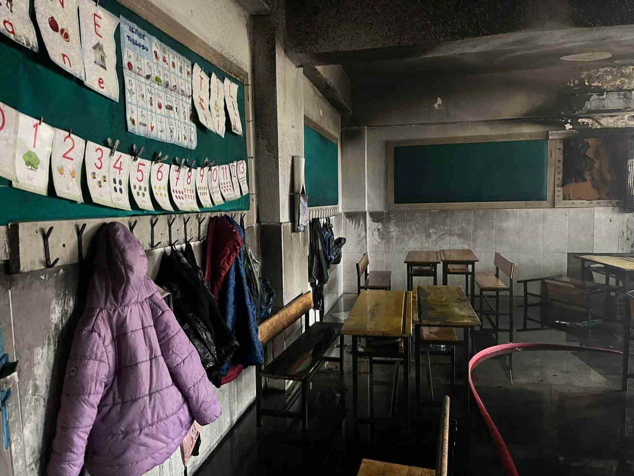 ANTALYA’NIN ALANYA İLÇESİNDE BİR İLKOKULDA KLİMA ÜNİTESİNDEN ÇIKAN YANGIN PANİĞE NEDEN OLDU....