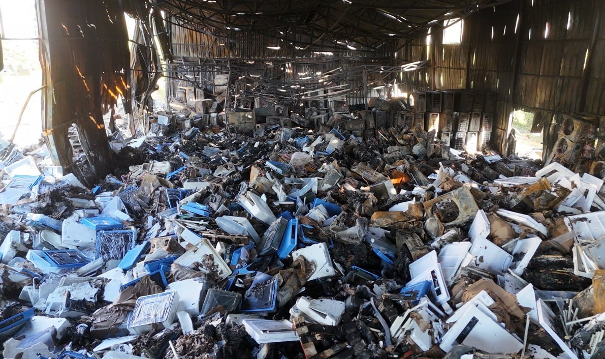 ANTALYA’NIN ALANYA İLÇESİNDE KULUÇKA MALZEMELERİ VE KLİMALARIN BULUNDUĞU DEPODA ÇIKAN YANGIN...