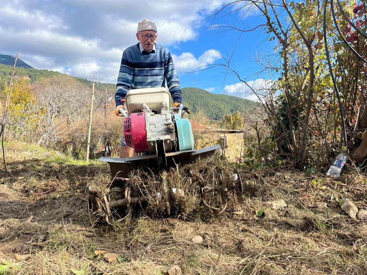 ANTALYA’NIN ALANYA İLÇESİNE BAĞLI UĞURLU MAHALLESİ’NDE YAŞAYAN 82 YAŞINDAKİ YEMİNLİ MALİ MÜŞAVİR...