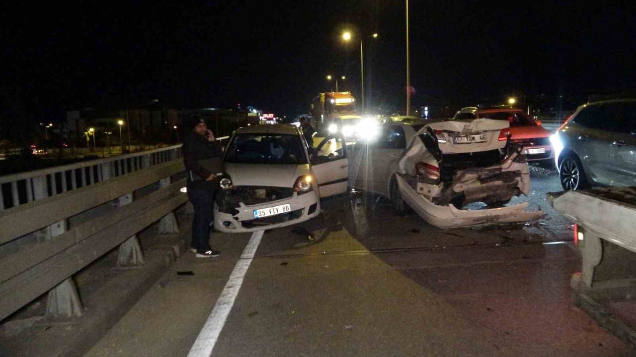 ANTALYA’NIN MANAVGAT İLÇESİNDE SORGUN-OTOGAR KÖPRÜLÜ KAVŞAK ÜZERİNDE MEYDANA GELEN 3 ARAÇLI...