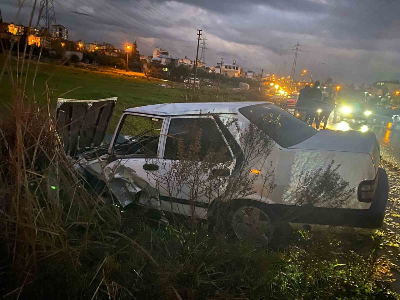 ANTALYA’NIN SERİK İLÇESİNDE İKİ OTOMOBİLİN ÇARPIŞTIĞI KAZADA 1 KİŞİ YARALANDI.