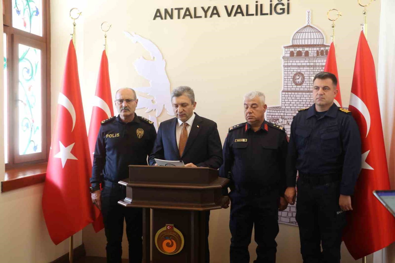 ANTALYA VALİSİ HULUSİ ŞAHİN, 2025 YILI GENELİNİ VE ARALIK AYINI KAPSAYAN ASAYİŞ, GÜVENLİK, TRAFİK...