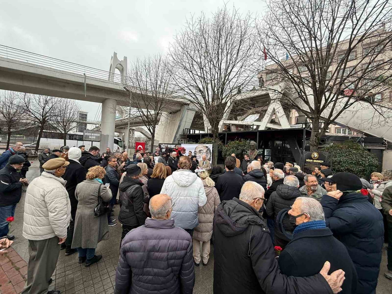 ARAŞTIRMACI GAZETECİ VE YAZAR UĞUR MUMCU, ANKARA’DA DÜZENLENEN SUİKASTTA YAŞAMINI YİTİRMESİNİN 33....