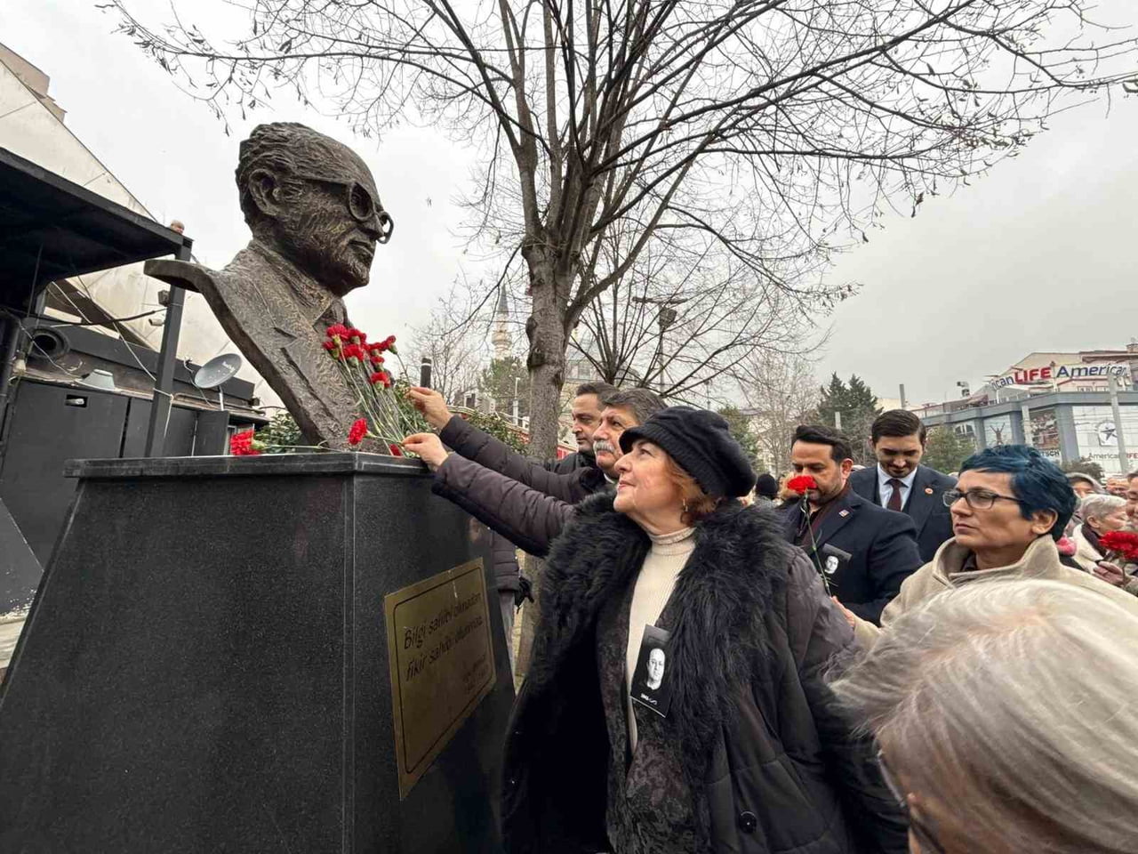 ARAŞTIRMACI GAZETECİ VE YAZAR UĞUR MUMCU, ANKARA’DA DÜZENLENEN SUİKASTTA YAŞAMINI YİTİRMESİNİN 33....