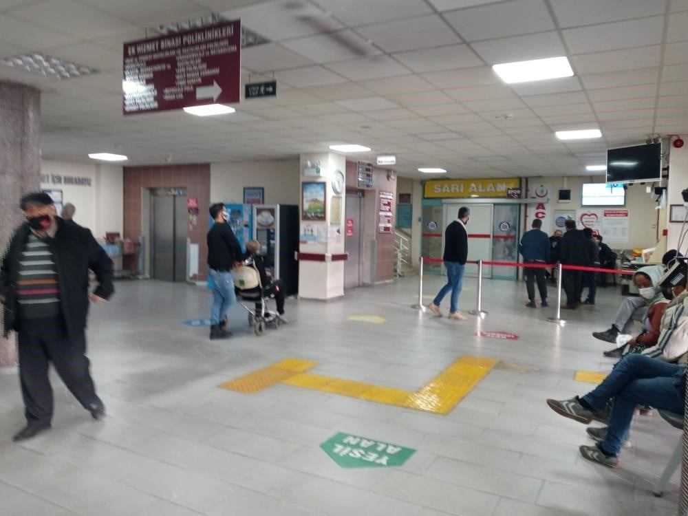 (ARŞİV FOTO) - HER GEÇEN GÜN BÜYÜYEN SAĞLIK İMKANLARI İLE SEVK EDEN DEĞİL SEVK ALAN BİR İL OLMA...