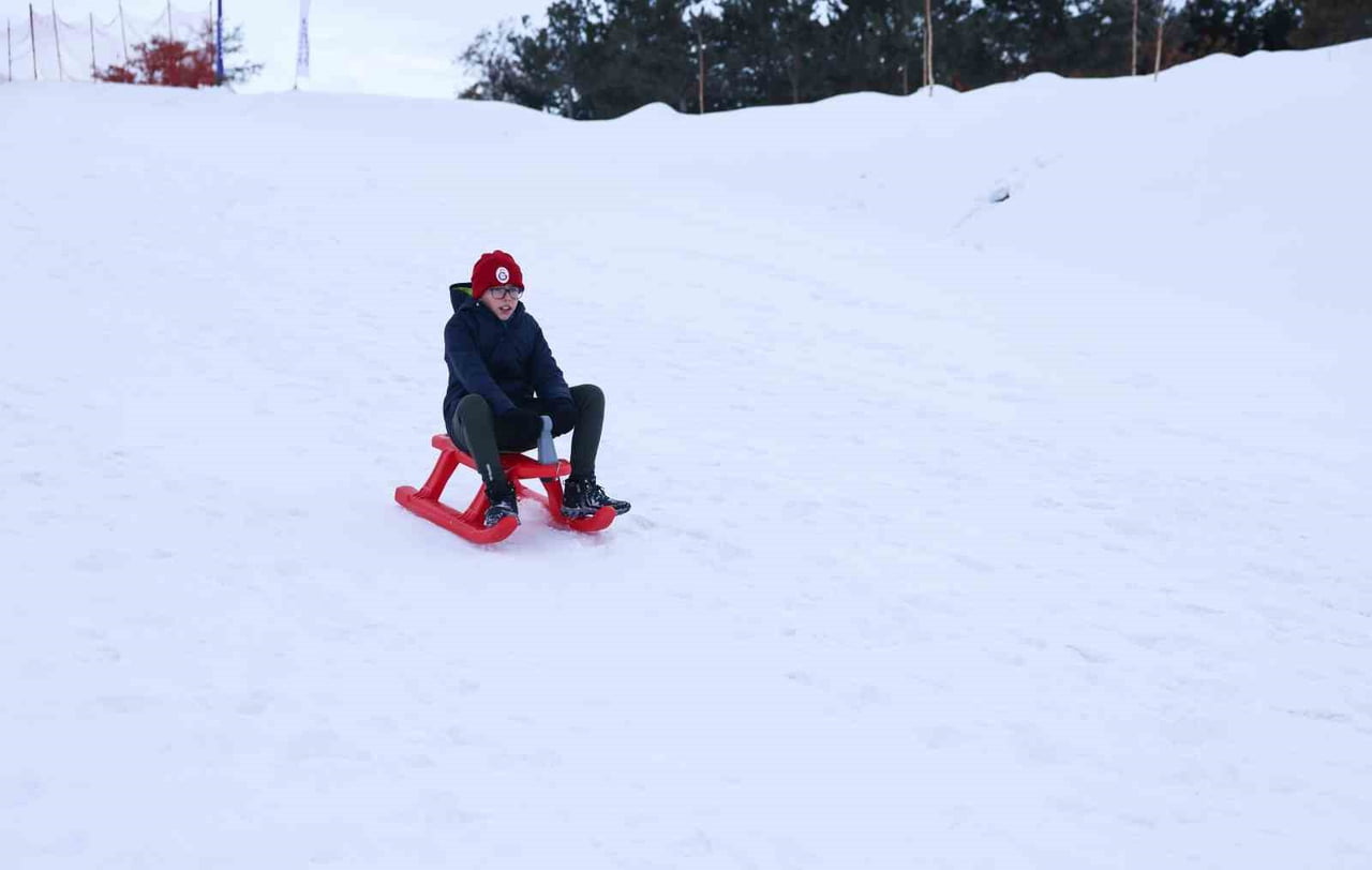 ATATÜRK ÜNİVERSİTESİ, KIŞ MEVSİMİNİN ENERJİSİNİ KAMPÜS YAŞAMIYLA BULUŞTURAN ÖNEMLİ BİR PROJEYİ...