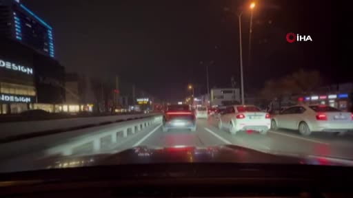 Avcılar'da takla atan otomobil D100 karayoluna girdi: O anlar kamerada