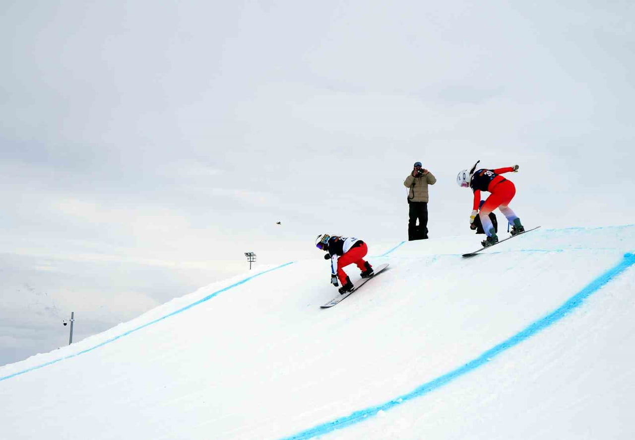 AVRUPA'NIN EN BAŞARILI SNOWBOARD SPORCULARI, SNOWBOARD CROSS AVRUPA KUPASI İÇİN ERZİNCAN ERGAN...