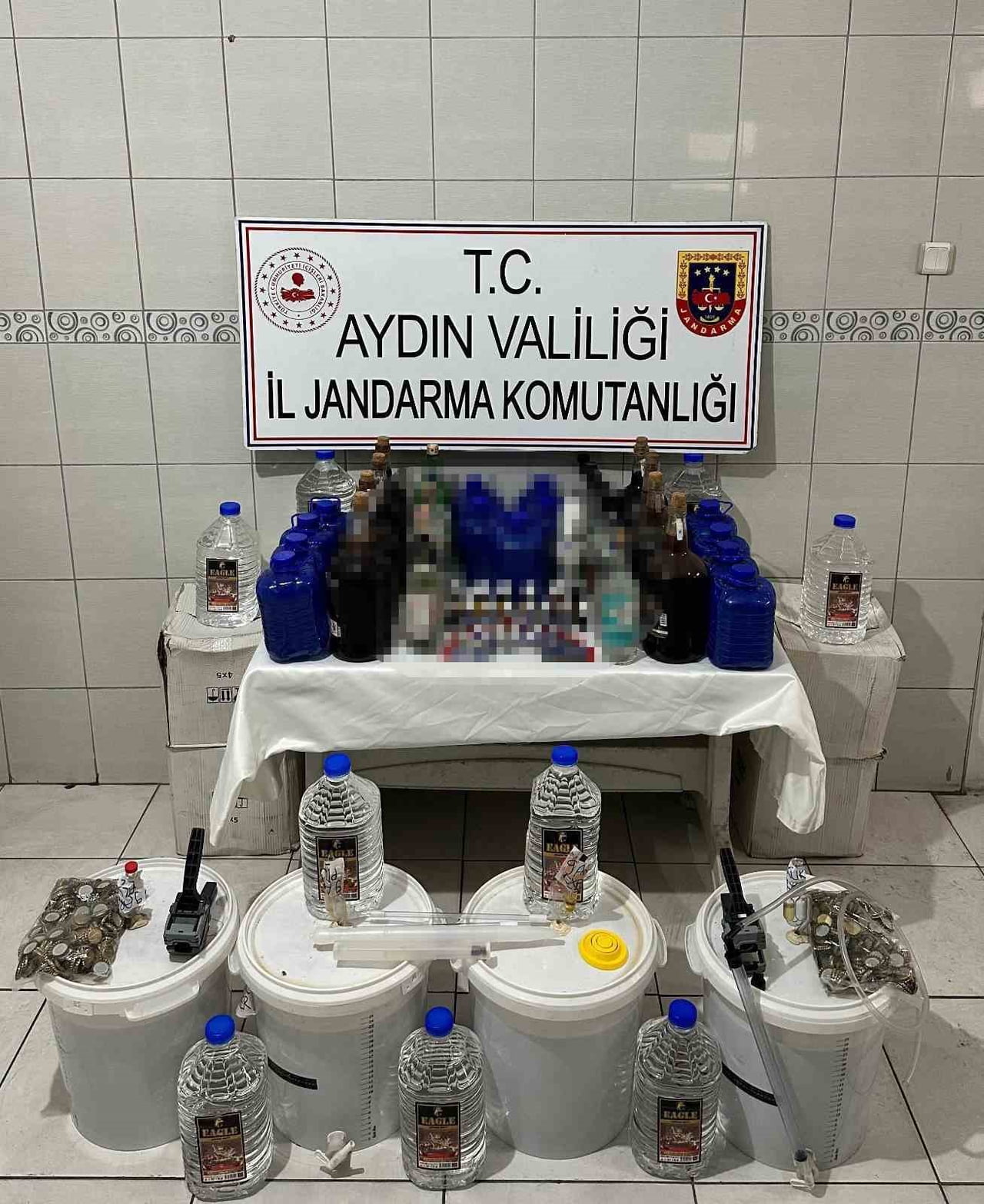 AYDIN'IN BOZDOĞAN İLÇESİNDE KAÇAK VE SAHTE ALKOL İMALATINA YÖNELİK JANDARMA EKİPLERİNCE DÜZENLENEN...