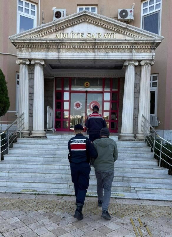 AYDIN'IN DİDİM İLÇESİNDE DOLANDIRICILIK SUÇUNDAN ARANAN ŞAHIS KISKIVRAK YAKALANDI.