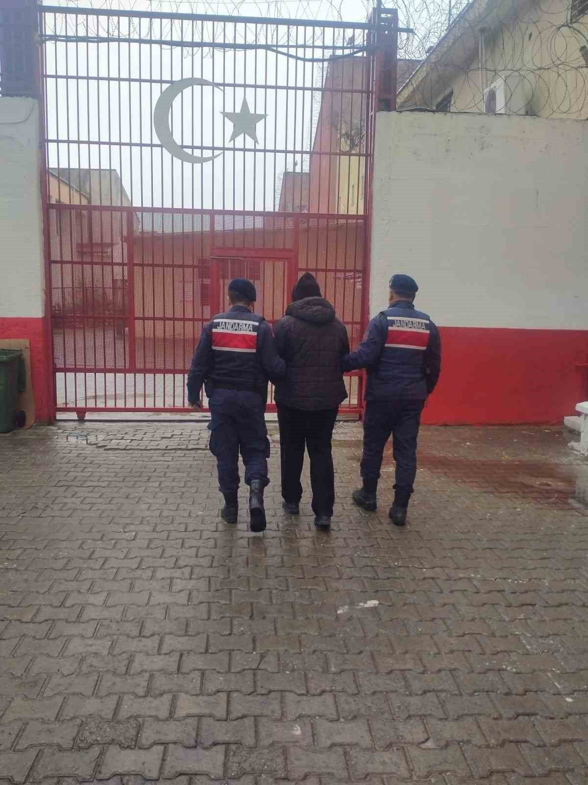 AYDIN'IN EFELER İLÇESİNDE HAPİS CEZASIYLA ARANAN FETÖ ÜYESİ ŞAHIS, OPERASYONLA YAKALANDI.