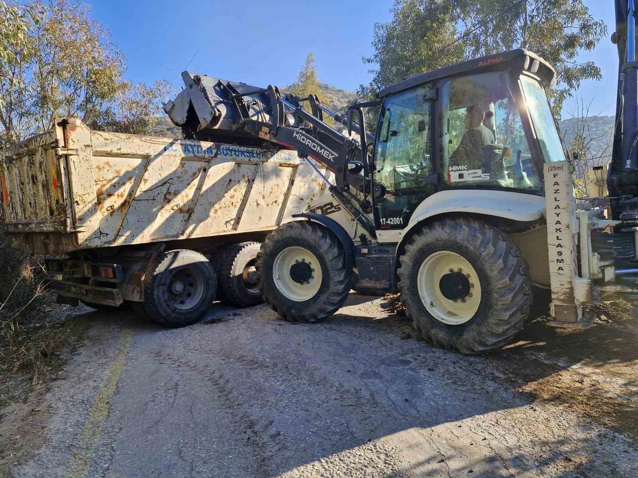 AYDIN BÜYÜKŞEHİR BELEDİYESİ FEN İŞLERİ DAİRESİ BAŞKANLIĞI EKİPLERİ, AYDIN’IN TÜM İLÇELERİNDE...