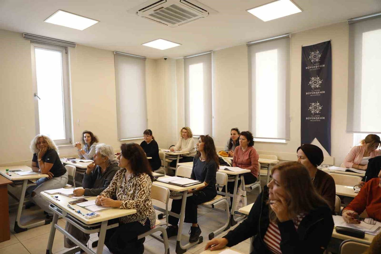 AYDIN’DA HER YAŞTAN VATANDAŞ İNGİLİZCE ÖĞRENİYOR
