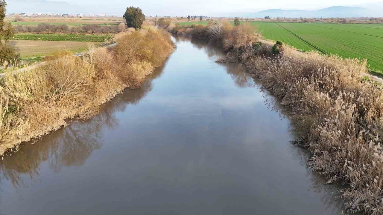 AYDIN’DA TARIM ARAZİLERİNİN EN BÜYÜK SU KAYNAĞI OLAN VE KURAKLIK SEBEBİYLE KURUMAYA YÜZ TUTAN...