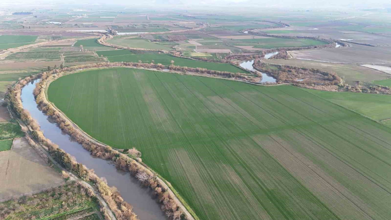 AYDIN’DA TARIM ARAZİLERİNİN EN BÜYÜK SU KAYNAĞI OLAN VE KURAKLIK SEBEBİYLE KURUMAYA YÜZ TUTAN...