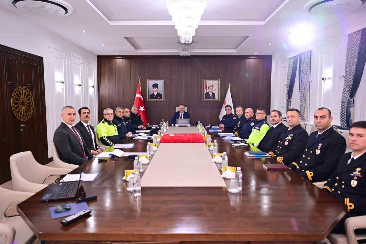 AYDIN’DA, VALİ YAKUP CANBOLAT BAŞKANLIĞINDA ASAYİŞ DEĞERLENDİRME TOPLANTISI...