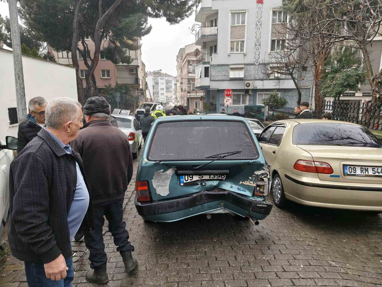 AYDIN EFELER İLÇESİNDE MEYDANA GELEN TRAFİK KAZASINDA ARACI ARKADAN ÇARPILAN BİR SÜRÜCÜ KAZADAN...