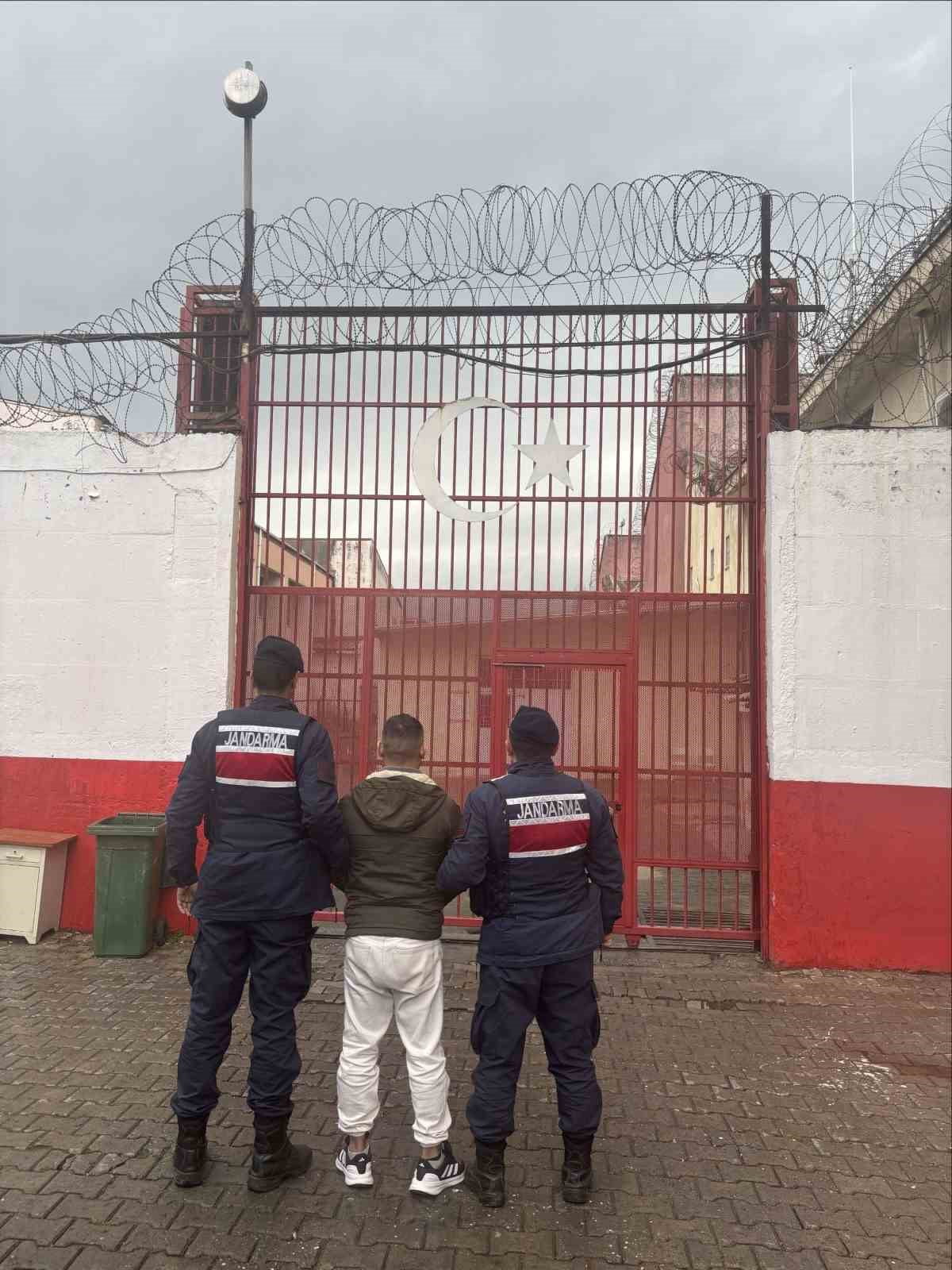 AYDIN’IN EFELER İLÇESİNDE 22 YIL 6 AY HAPİS CEZASIYLA ARANAN ŞAHIS KISKIVRAK YAKALANDI.