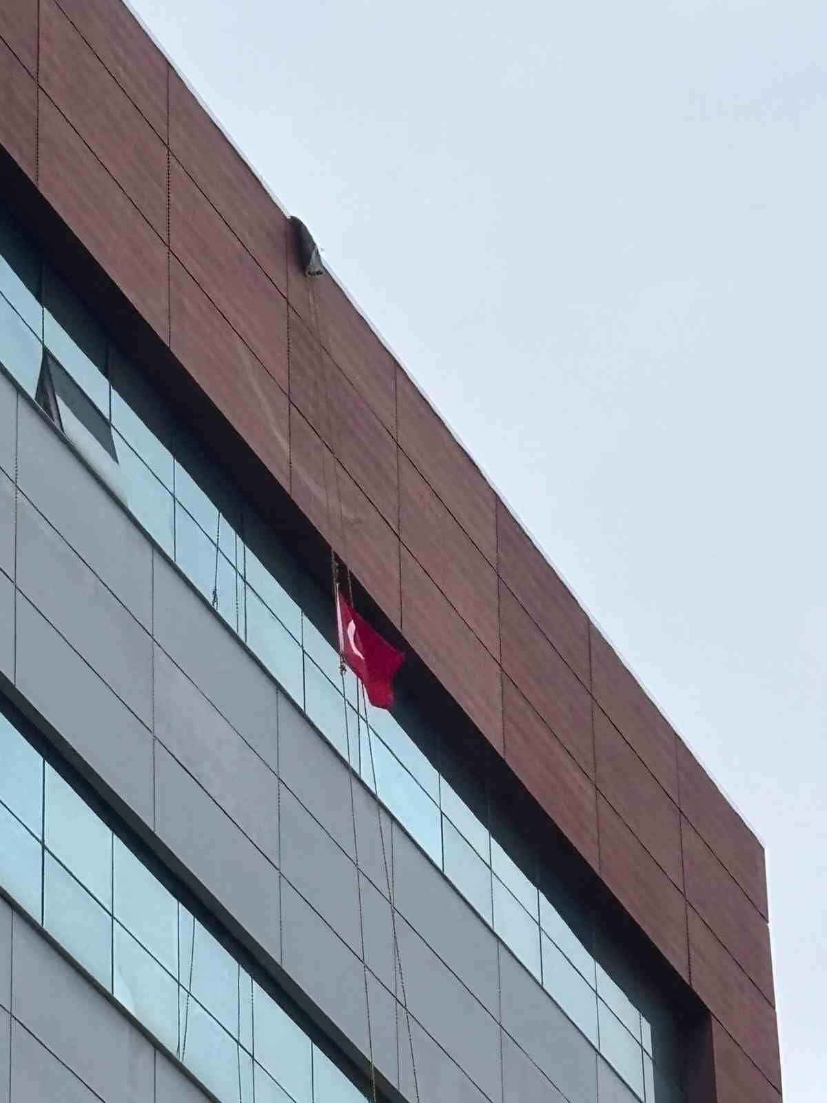 AYDIN’IN EFELER İLÇESİNDE ENDÜSTRİYEL İPLE ERİŞİM UZMANI BARIŞ ÖZBEY, NUSAYBİN-KAMIŞLI SINIR...