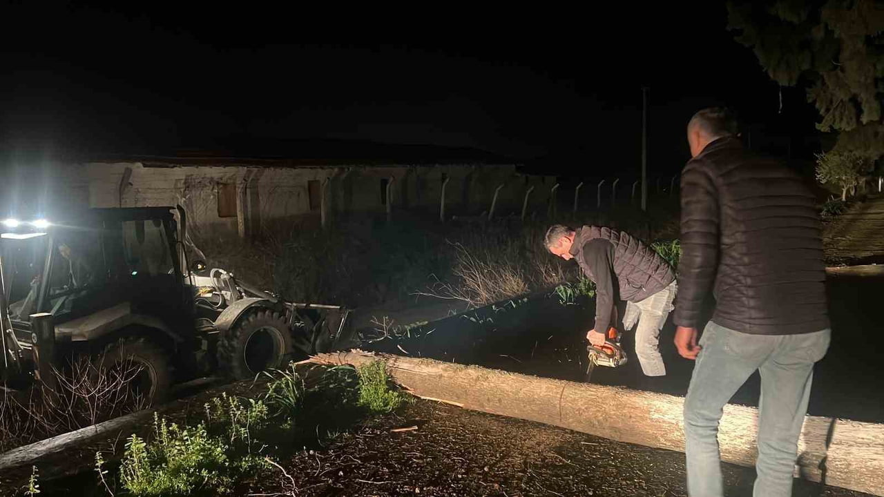 AYDIN’IN GERMENCİK İLÇESİNDE ETKİLİ OLAN ŞİDDETLİ YAĞIŞ VE FIRTINA NEDENİYLE MURSALLI...