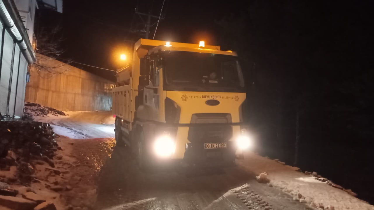 AYDIN’IN YÜKSEK KESİMLERİNDE ETKİLİ OLAN KAR YAĞIŞI SONRASI AYDIN BÜYÜKŞEHİR BELEDİYESİ EKİPLERİ...