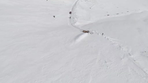 Aydınlar beldesinde kar hayatı felç Etti: Valilikten kar savurma makinesi desteği