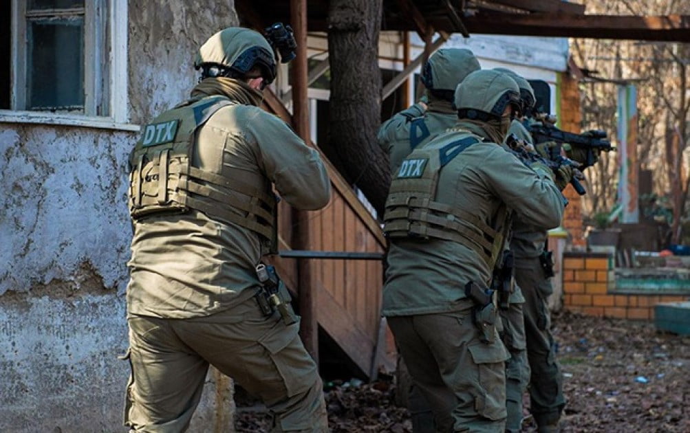 AZERBAYCAN’DA, TERÖR ÖRGÜTÜ DEAŞ’IN BİR UZANTISININ TALİMATIYLA BÜYÜKELÇİLİĞE SALDIRI PLANLAMAKLA...