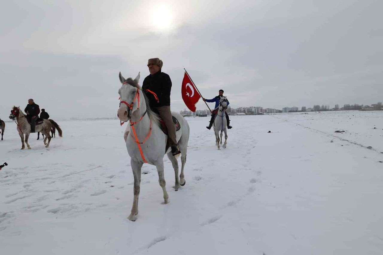 AZİZİYE BELEDİYESİ, ÇETİN KIŞ KOŞULLARINDA DOĞADA YAŞAM MÜCADELESİ VEREN YABAN HAYVANLARI İÇİN...