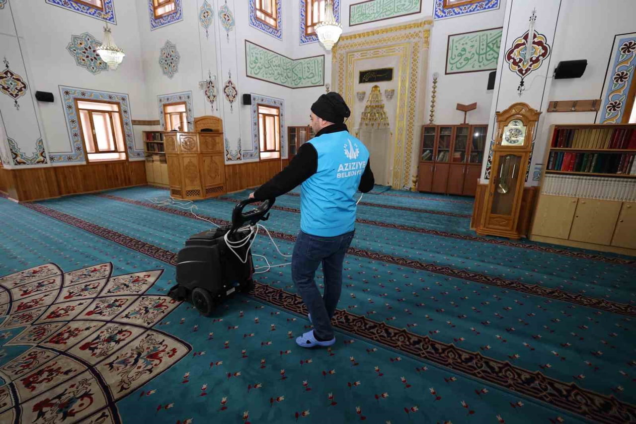 AZİZİYE BELEDİYESİ, RAMAZAN AYI ÖNCESİ HAZIRLIKLARINA CAMİ VE MESCİT TEMİZLİKLERİYLE...
