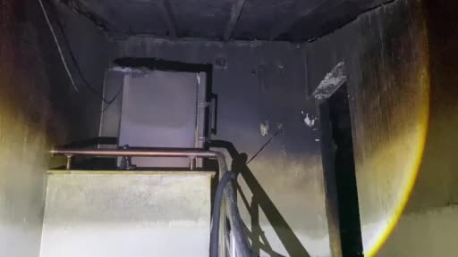 Bacadan çıkan yangında  ev tamamen yanarak kullanılamaz hale geldi