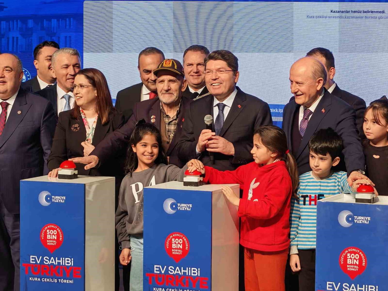 BAKAN TUNÇ BARTIN'DA ÇEKİLEN TOKİ KURASINDA KONUŞTU