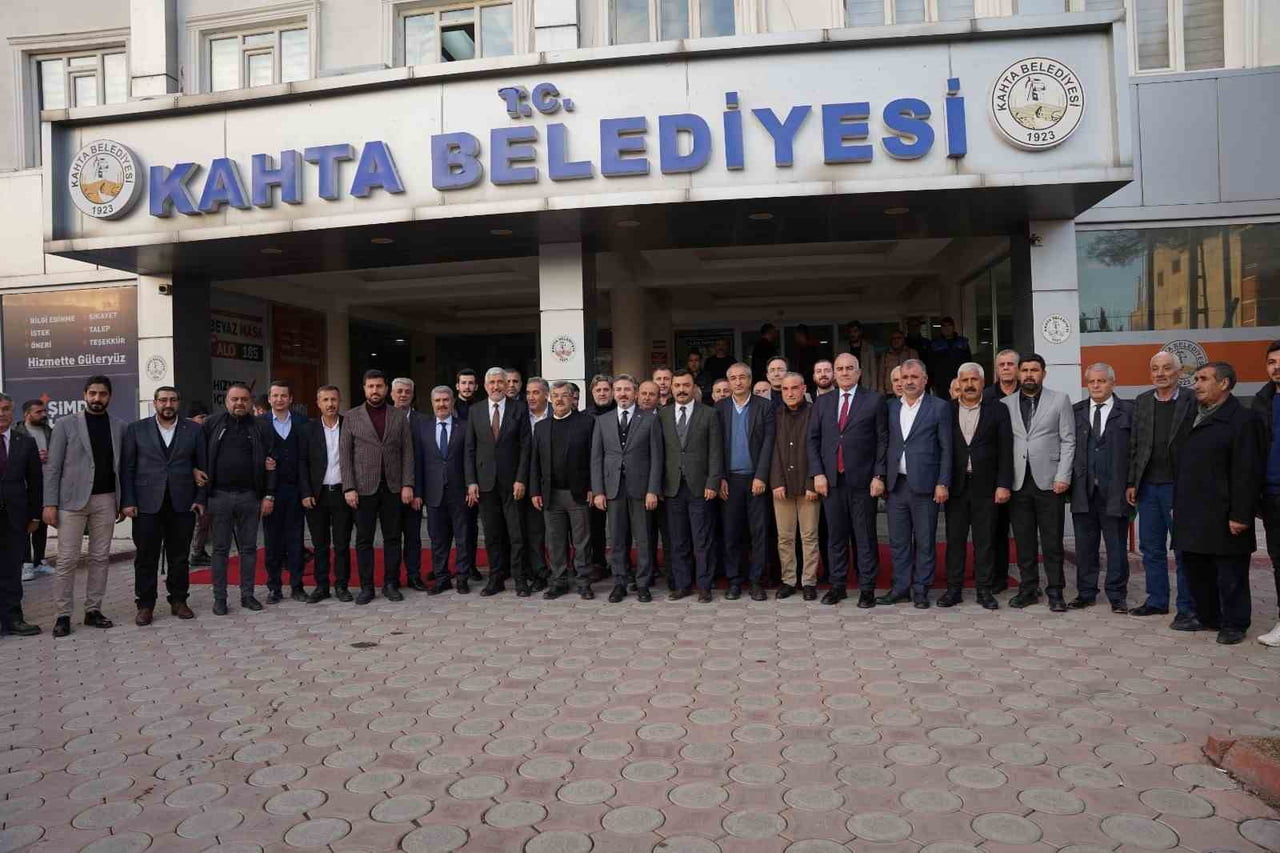 BAKAN YARDIMCISI AYDIN, BELEDİYE BAŞKANI HALLAÇ İLE BİR ARAYA GELDİ