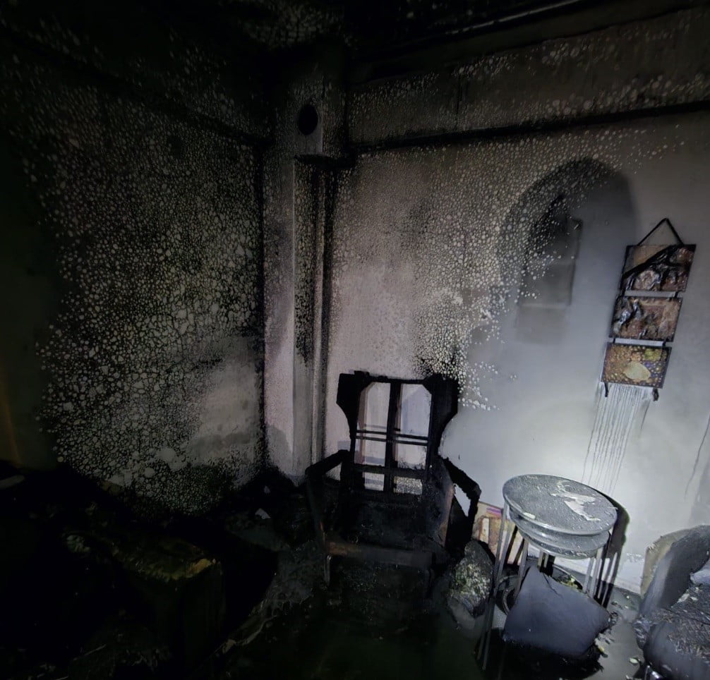 BALIKESİR'İN BANDIRMA İLÇESİNDE BİR BİNADA ÇIKAN YANGINDA ÜST KATTA MAHSUR KALAN 6 KİŞİ EKİPLERCE...