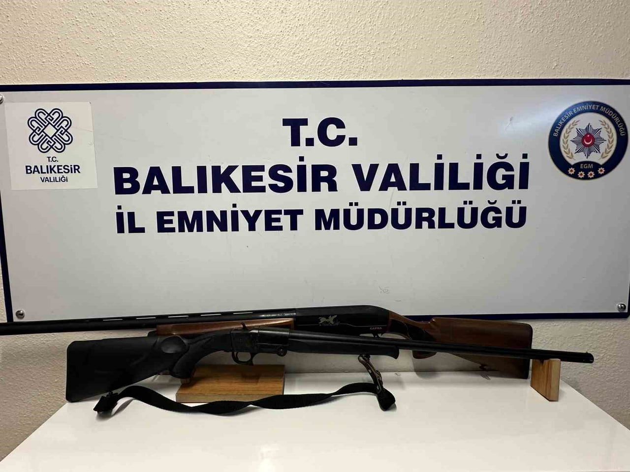 BALIKESİR’İN EDREMİT İLÇESİNDE İLÇE EMNİYET MÜDÜRLÜĞÜ EKİPLERİ TARAFINDAN YILBAŞI GECESİ...