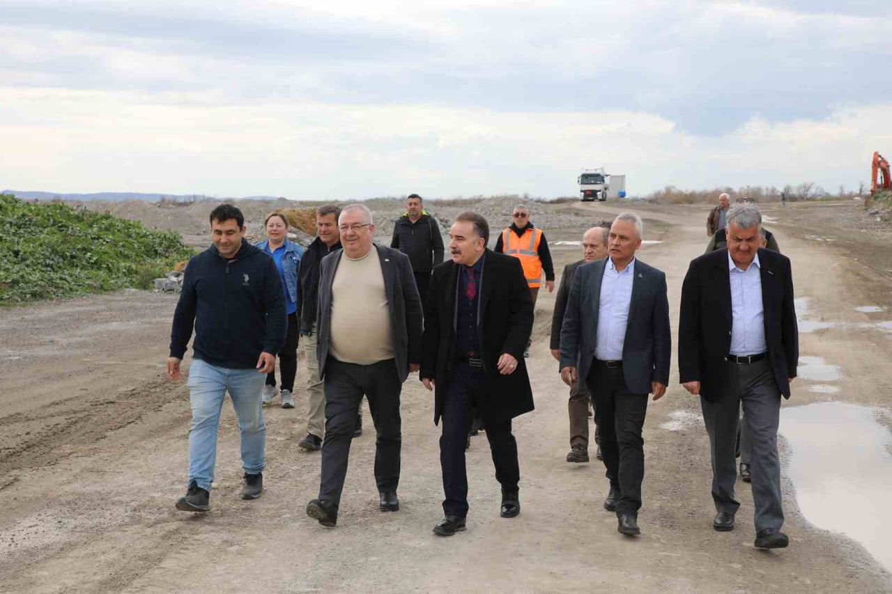 BALIKESİR’İN EDREMİT İLÇESİNDE KAYMAKAM AHMET ODABAŞ VE BELEDİYE BAŞKANI MEHMET ERTAŞ, YAPIMI...