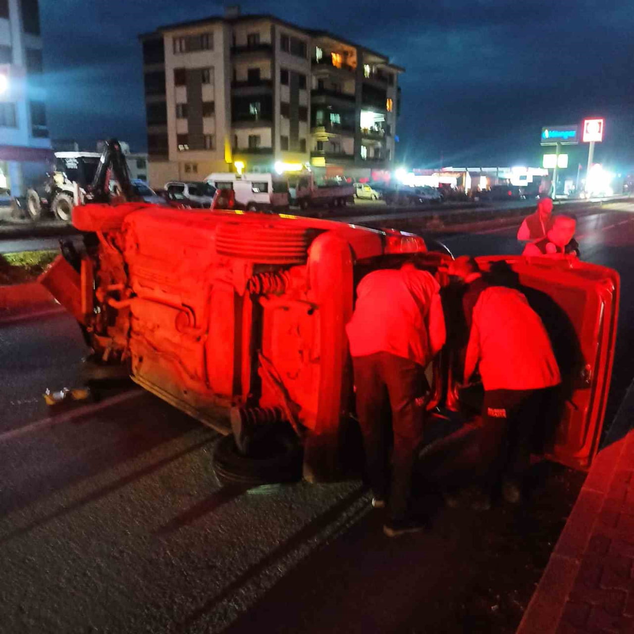 BALIKESİR’İN GÖMEÇ İLÇESİNDE KONTROLDEN ÇIKAN HAFİF TİCARİ ARACIN KAZA YAPMASI SONUCU 1 KİŞİ...