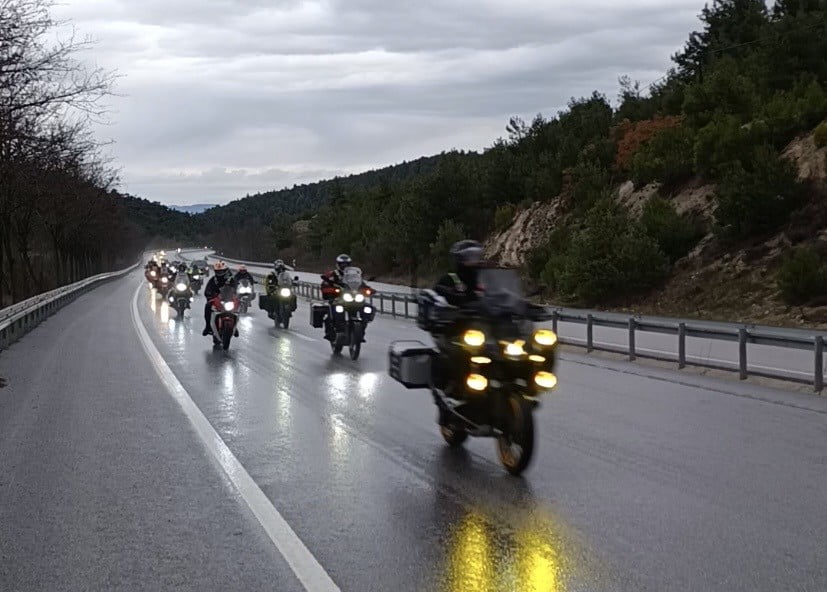 BALIKESİR’İN SINDIRGI İLÇESİNDE YAŞANAN DEPREMLERİN ARDINDAN BÖLGEYE DESTEK VEREN MOTOSİKLET...