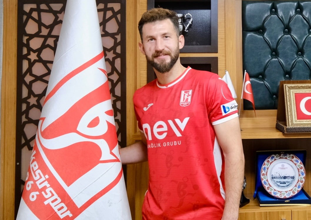 BALIKESİRSPOR AKIN ARICAN'A İMZA ATTIRDI