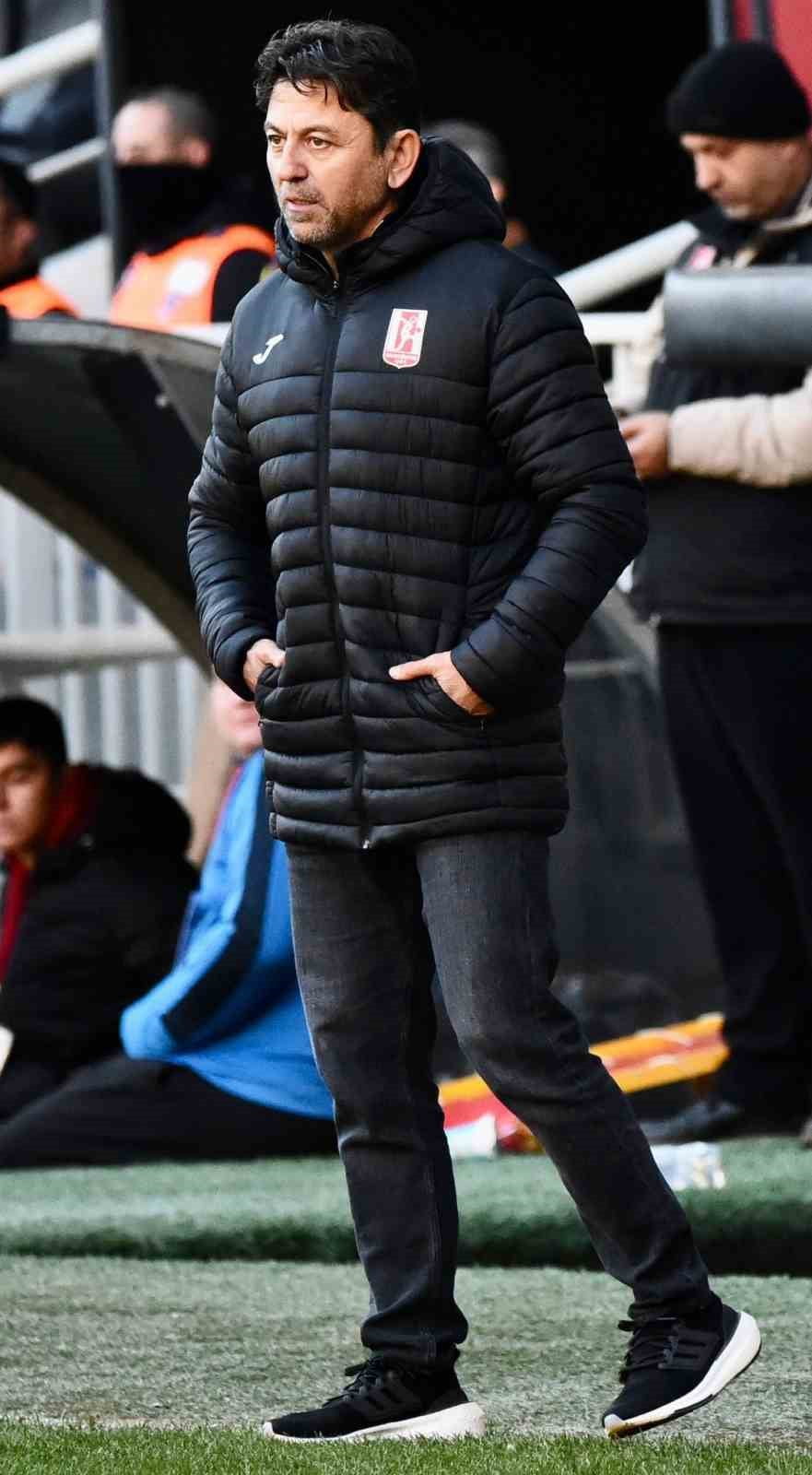 BALIKESİRSPOR TEKNİK DİREKTÖRÜ ZAFER UYSAL