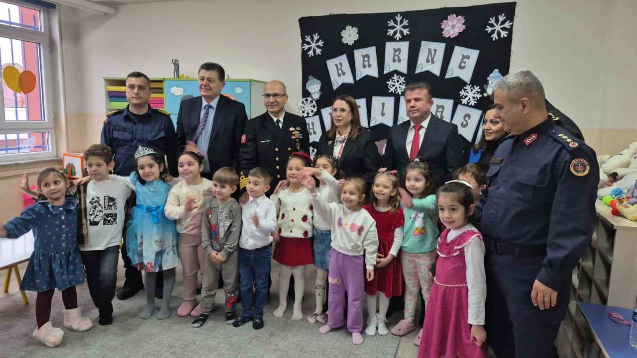 BARTIN'DA 30 BİN ÖĞRENCİ KARNELERİNİ ALDARAK ARA TATİLE GİRDİ.