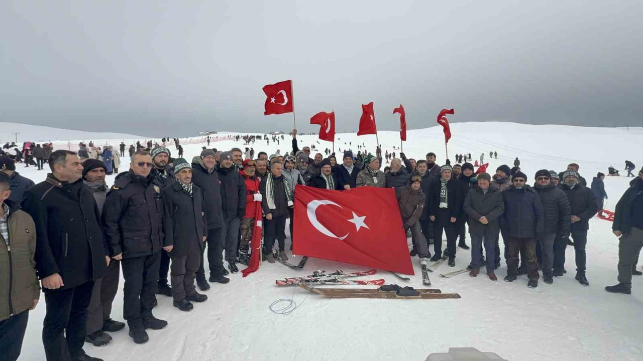 BAŞÇİFTLİK'TE DÜZENLENEN 10'UNCU GELENEKSEL KAR ŞENLİĞİ, KAYAK, KIZAK VE KÜLTÜREL ETKİNLİKLERLE...