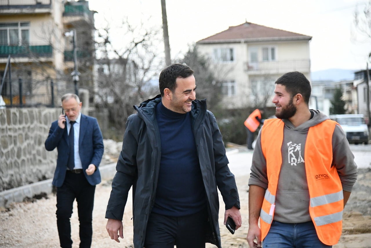 BAŞİSKELE'DE ALTYAPISI TAMAMLANAN CADDE VE SOKAKLARDA ÜSTYAPI ÇALIŞMALARI SÜRDÜRÜLÜYOR.