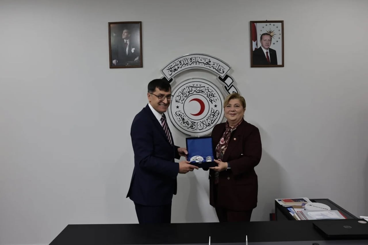 BAŞKAN EYÜP KAHVECİ'DEN KÜTAHYA TÜRK KIZILAY İL MERKEZİ'NE ZİYARET